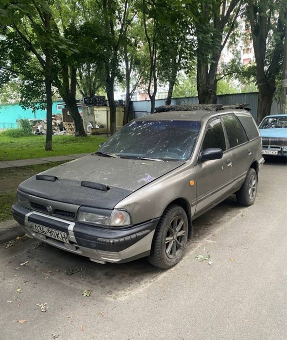 Nissan Sunny, 1992