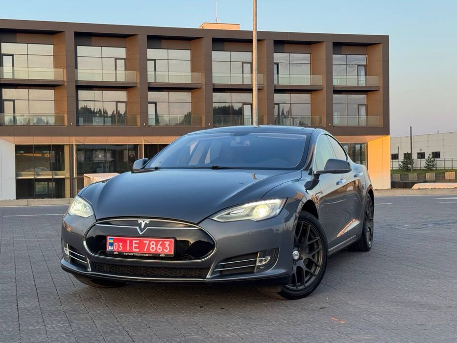 Tesla Model S, 2014