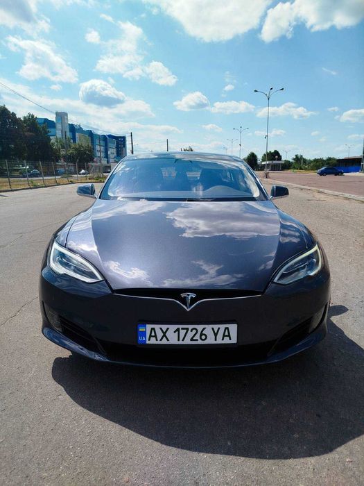 Tesla Model S, 2018