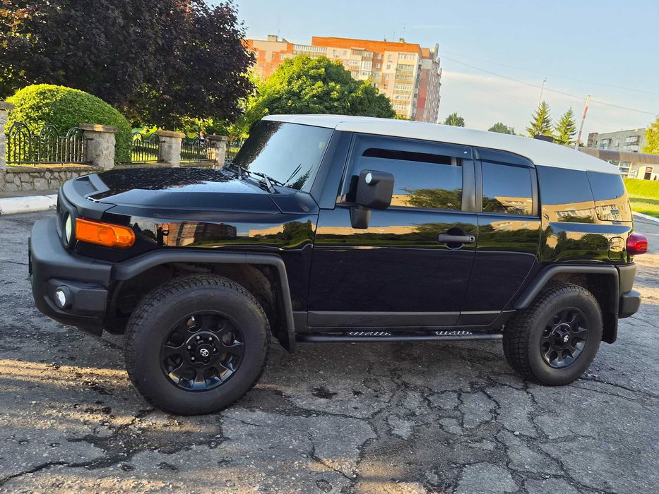 Toyota FJ Cruiser, 2012